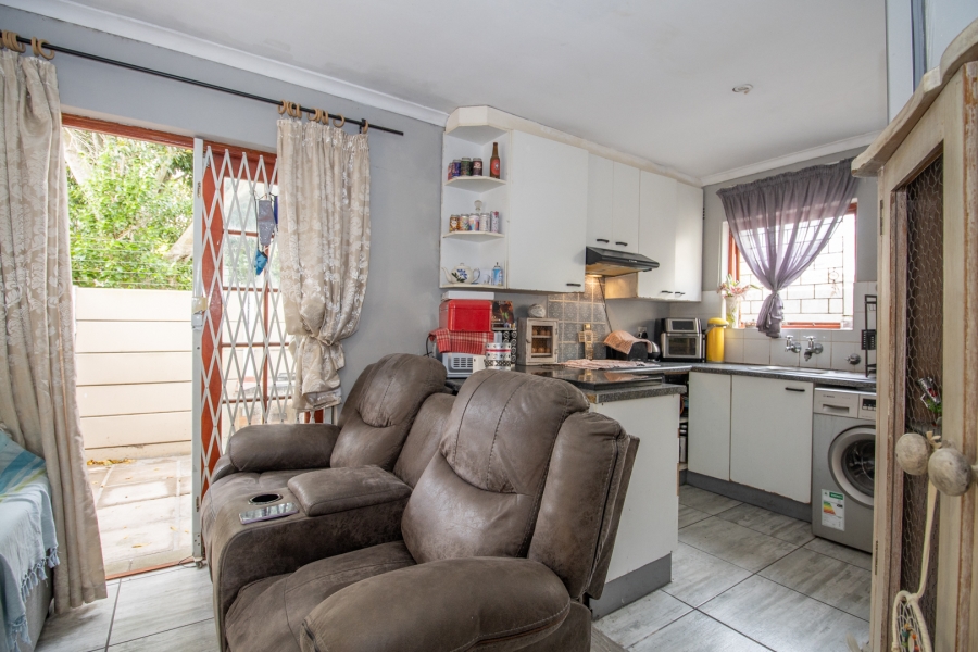 2 Bedroom Property for Sale in Milkwood Park Western Cape